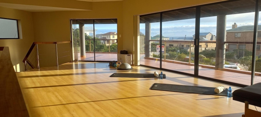 4 Bedroom Property for Sale in Pringle Bay Western Cape